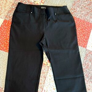 SOHO APPAREL LTD. Stretch Capris-Black in Size 14